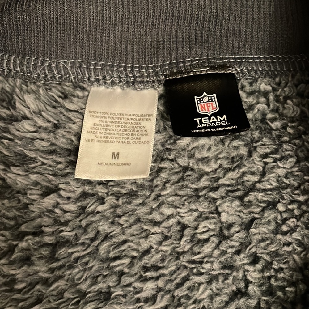 Packer Gear - Picture 3 of 4